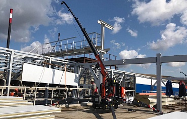 JF40 на монтаже сэндвич-панелей